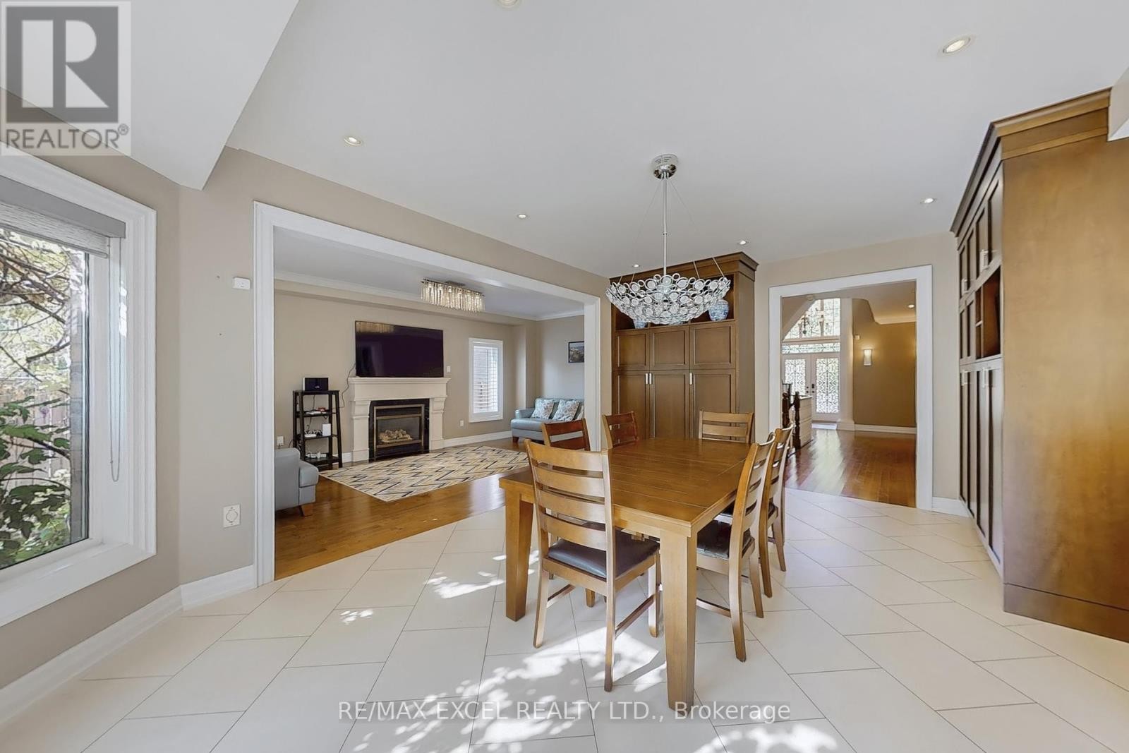 












5368 VAIL COURT

,
Mississauga (Central Erin Mills),




Ontario
L5M6G9

