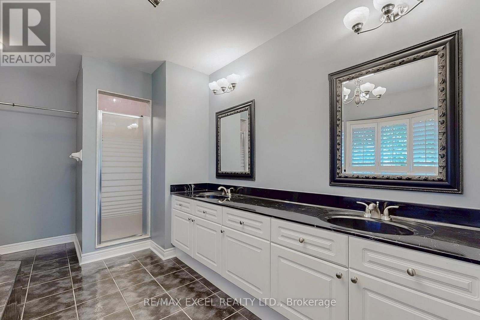 












5368 VAIL COURT

,
Mississauga (Central Erin Mills),




Ontario
L5M6G9

