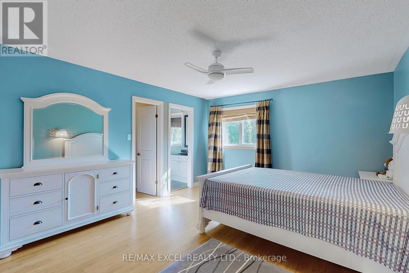 












5368 VAIL COURT

,
Mississauga (Central Erin Mills),




Ontario
L5M6G9

