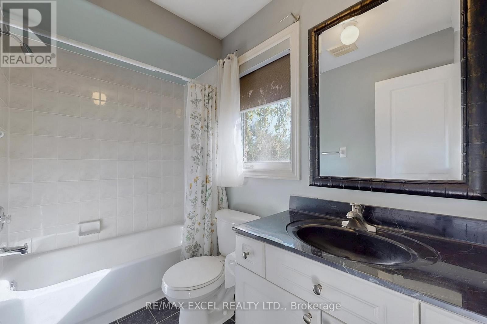












5368 VAIL COURT

,
Mississauga (Central Erin Mills),




Ontario
L5M6G9

