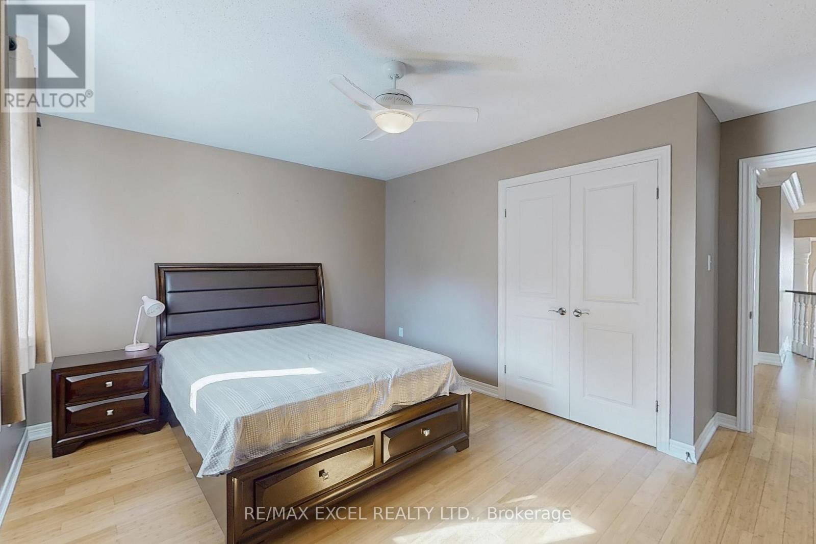 












5368 VAIL COURT

,
Mississauga (Central Erin Mills),




Ontario
L5M6G9


