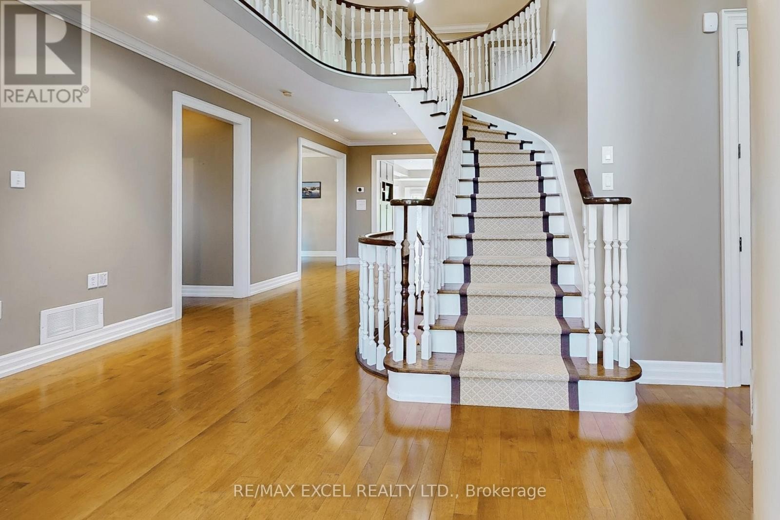 












5368 VAIL COURT

,
Mississauga (Central Erin Mills),




Ontario
L5M6G9

