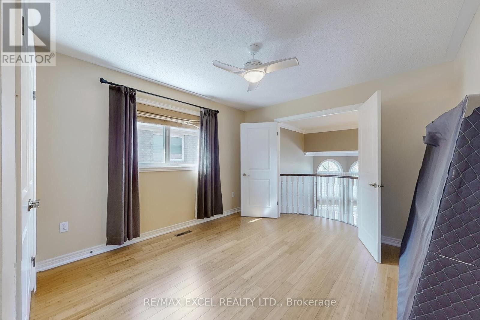 












5368 VAIL COURT

,
Mississauga (Central Erin Mills),




Ontario
L5M6G9


