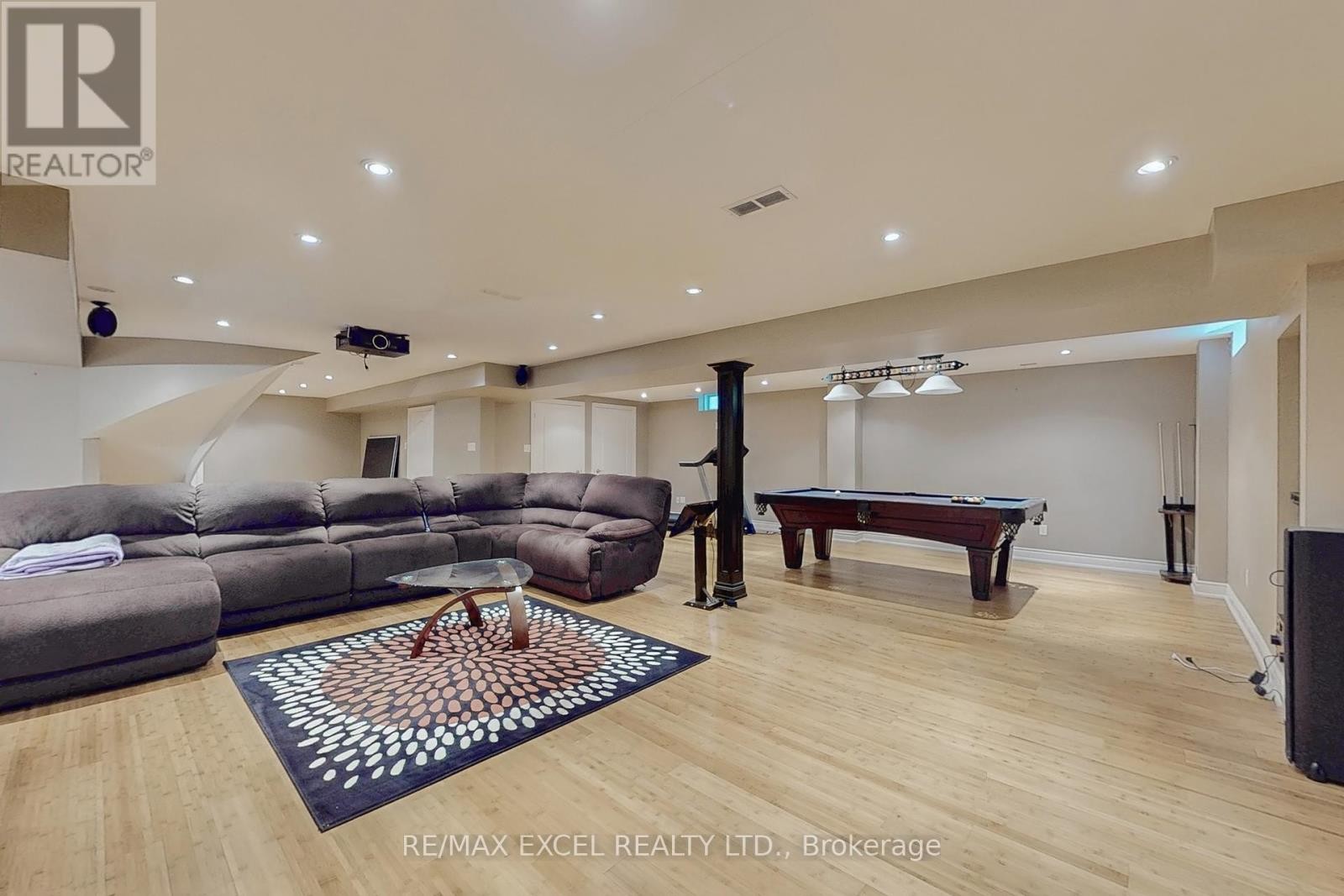 












5368 VAIL COURT

,
Mississauga (Central Erin Mills),




Ontario
L5M6G9

