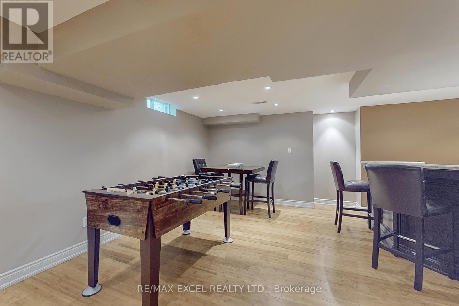 












5368 VAIL COURT

,
Mississauga (Central Erin Mills),




Ontario
L5M6G9

