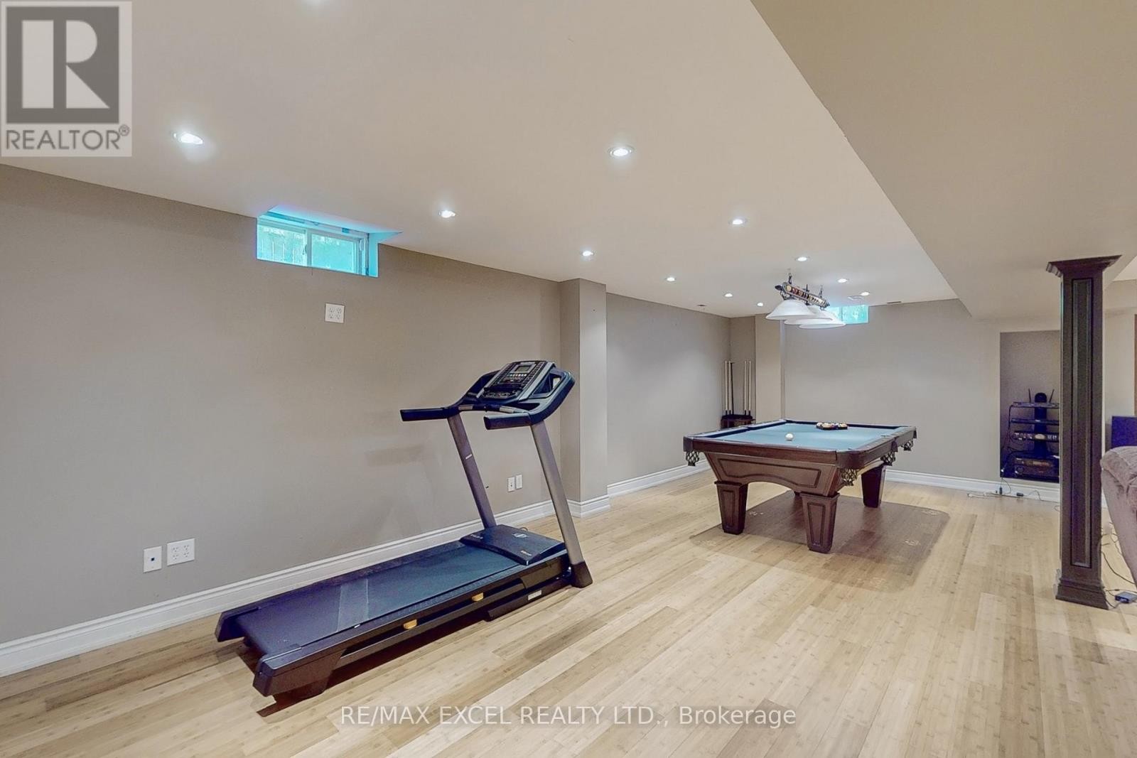 












5368 VAIL COURT

,
Mississauga (Central Erin Mills),




Ontario
L5M6G9

