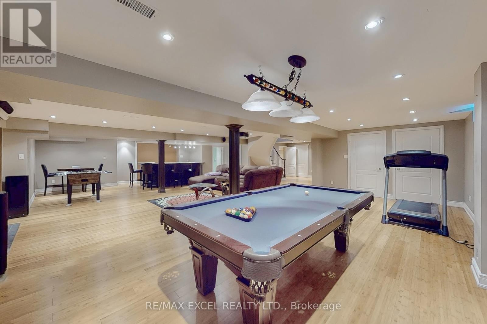 












5368 VAIL COURT

,
Mississauga (Central Erin Mills),




Ontario
L5M6G9

