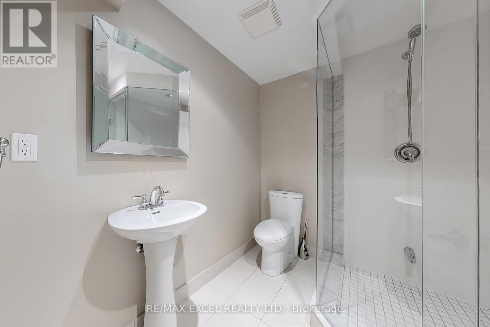 












5368 VAIL COURT

,
Mississauga (Central Erin Mills),




Ontario
L5M6G9

