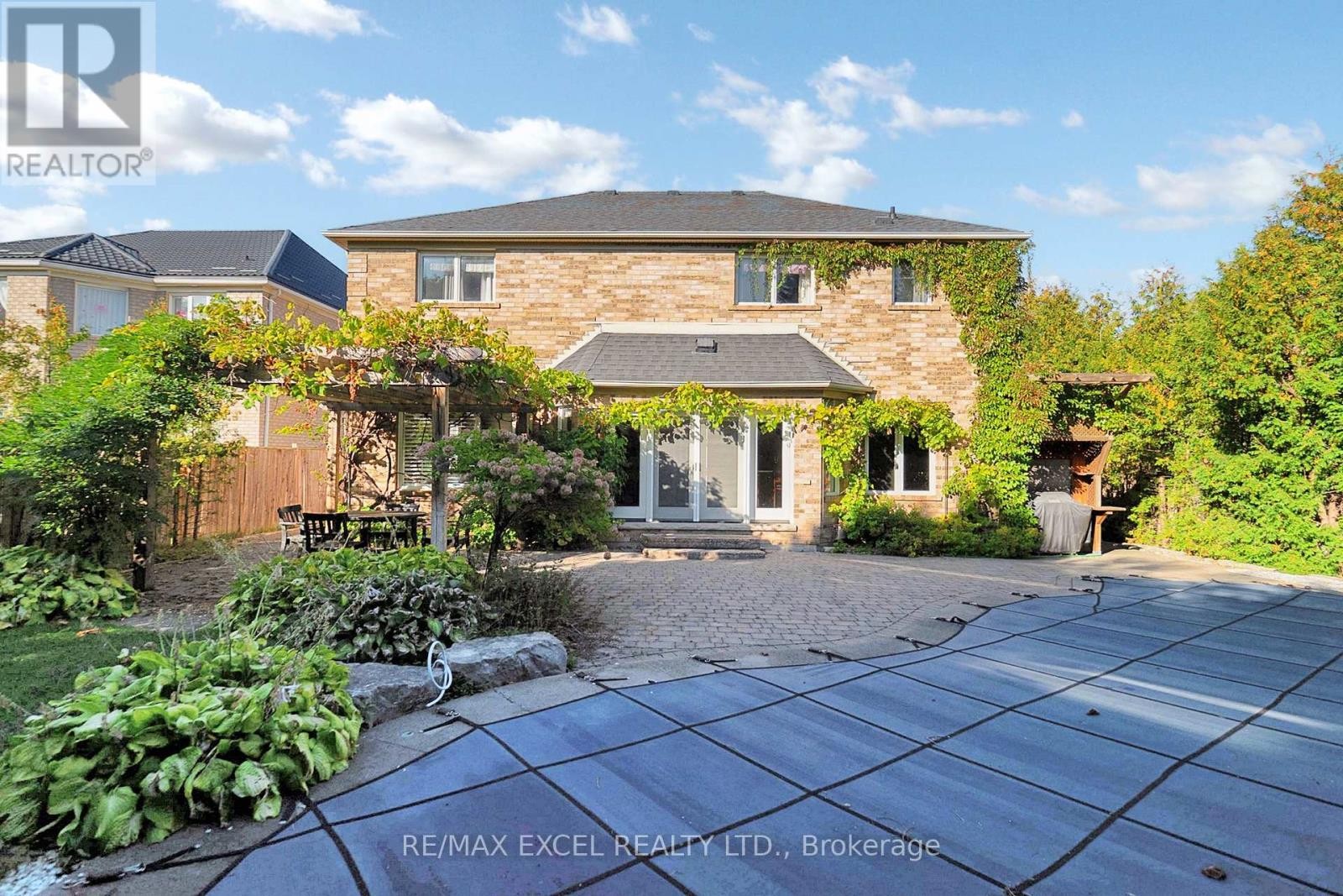 












5368 VAIL COURT

,
Mississauga (Central Erin Mills),




Ontario
L5M6G9


