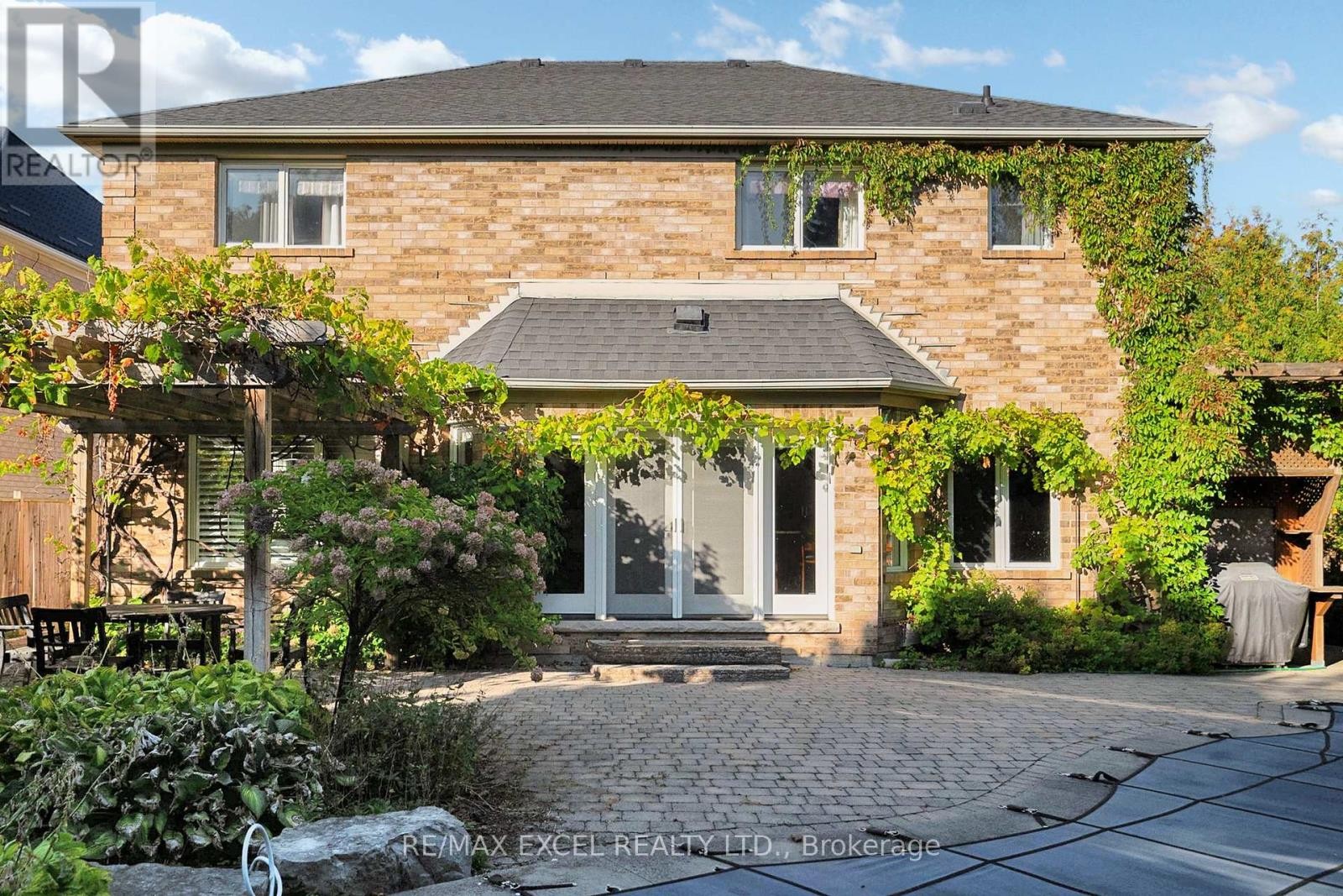












5368 VAIL COURT

,
Mississauga (Central Erin Mills),




Ontario
L5M6G9

