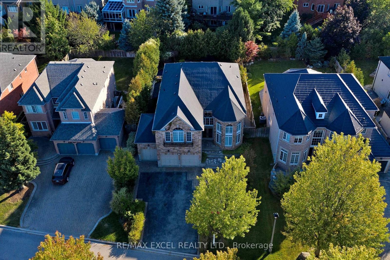 












5368 VAIL COURT

,
Mississauga (Central Erin Mills),




Ontario
L5M6G9

