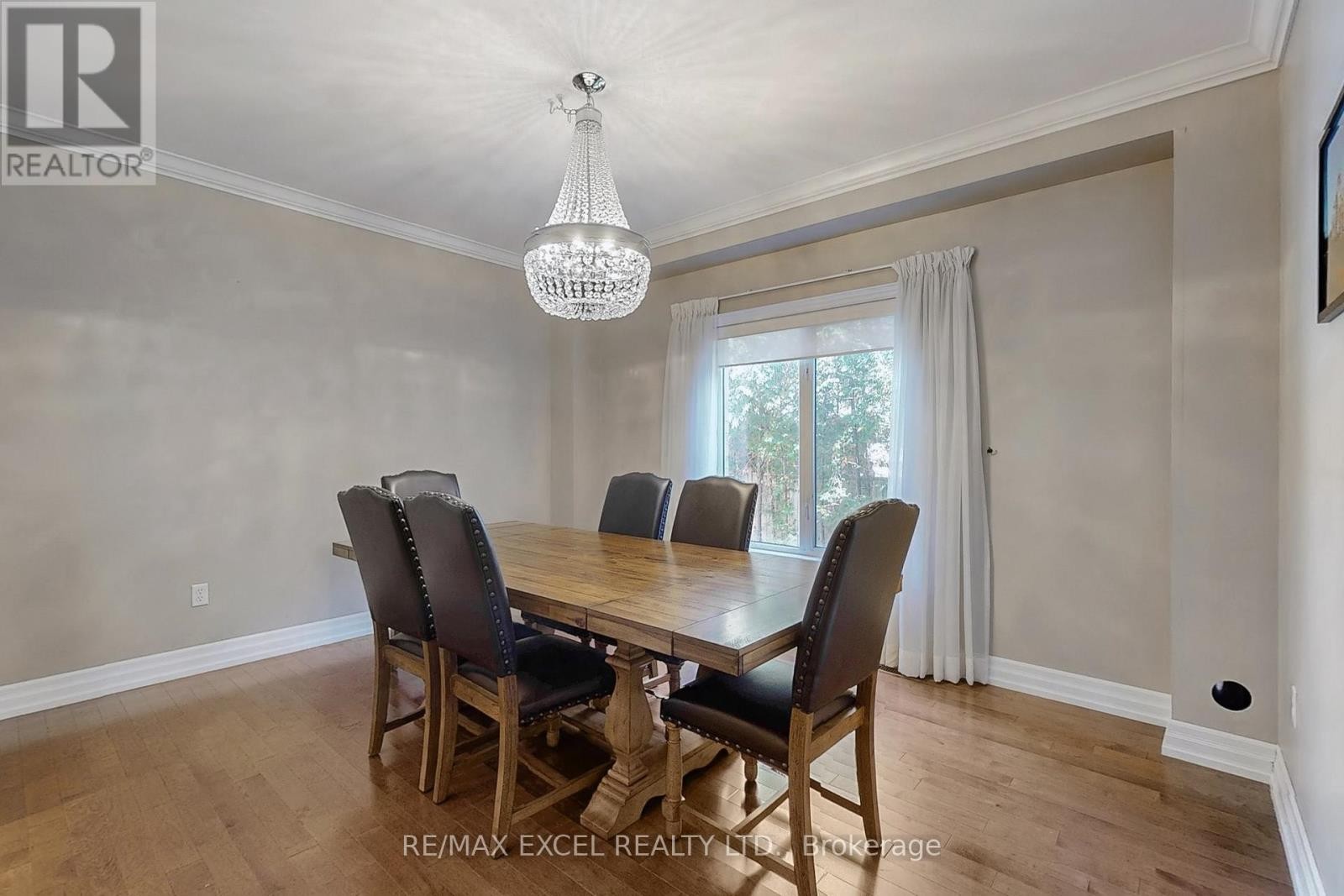 












5368 VAIL COURT

,
Mississauga (Central Erin Mills),




Ontario
L5M6G9

