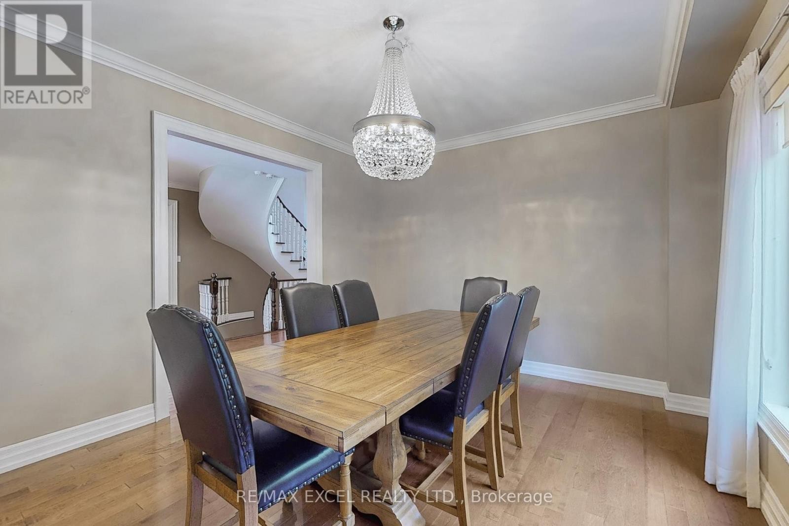 












5368 VAIL COURT

,
Mississauga (Central Erin Mills),




Ontario
L5M6G9

