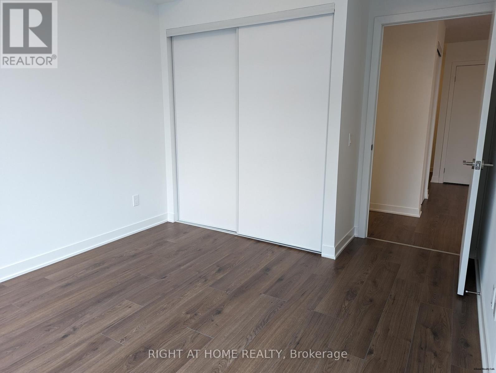 












812 - 405 DUNDAS STREET W

,
Oakville (GO Glenorchy),




Ontario
L6M5P9

