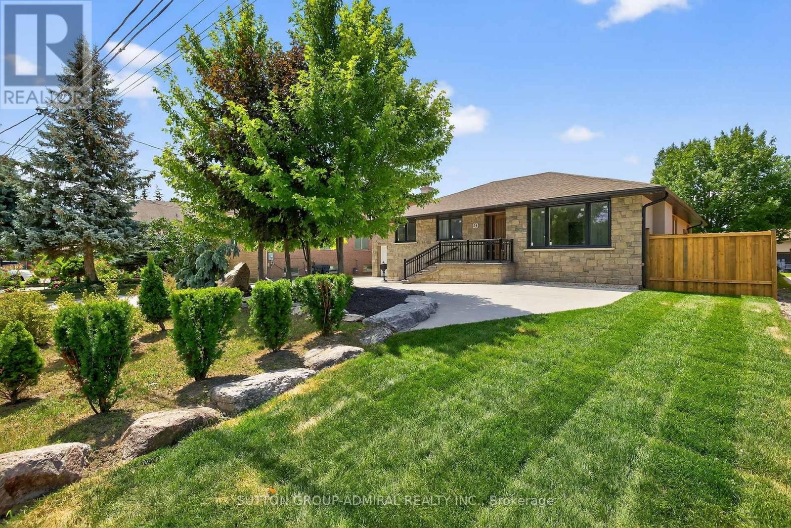 












34 KNOX AVENUE

,
Toronto (Humber Summit),




Ontario
M9L2M3

