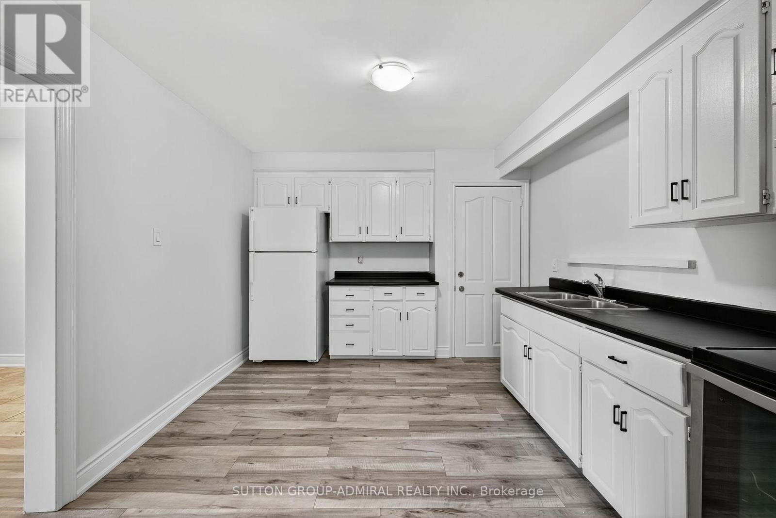 












34 KNOX AVENUE

,
Toronto (Humber Summit),




Ontario
M9L2M3

