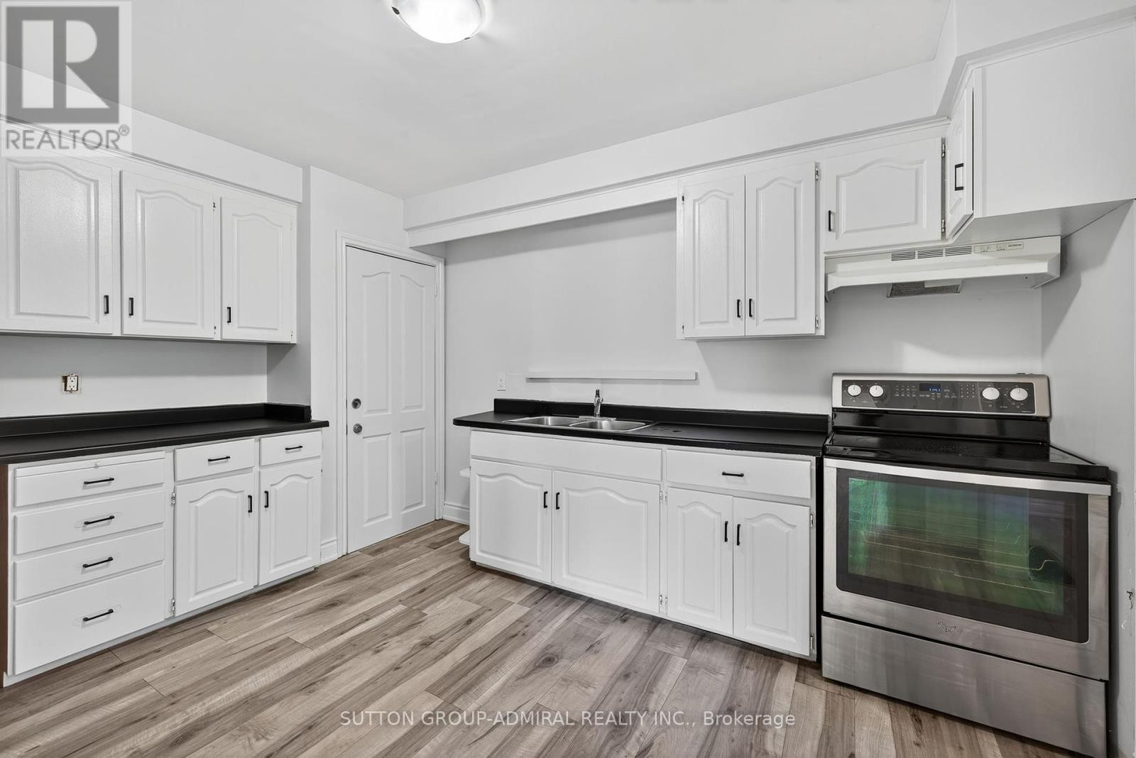 












34 KNOX AVENUE

,
Toronto (Humber Summit),




Ontario
M9L2M3

