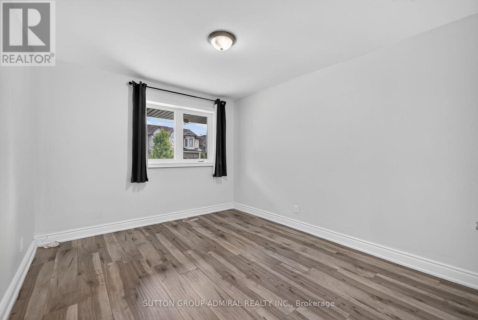 












34 KNOX AVENUE

,
Toronto (Humber Summit),




Ontario
M9L2M3

