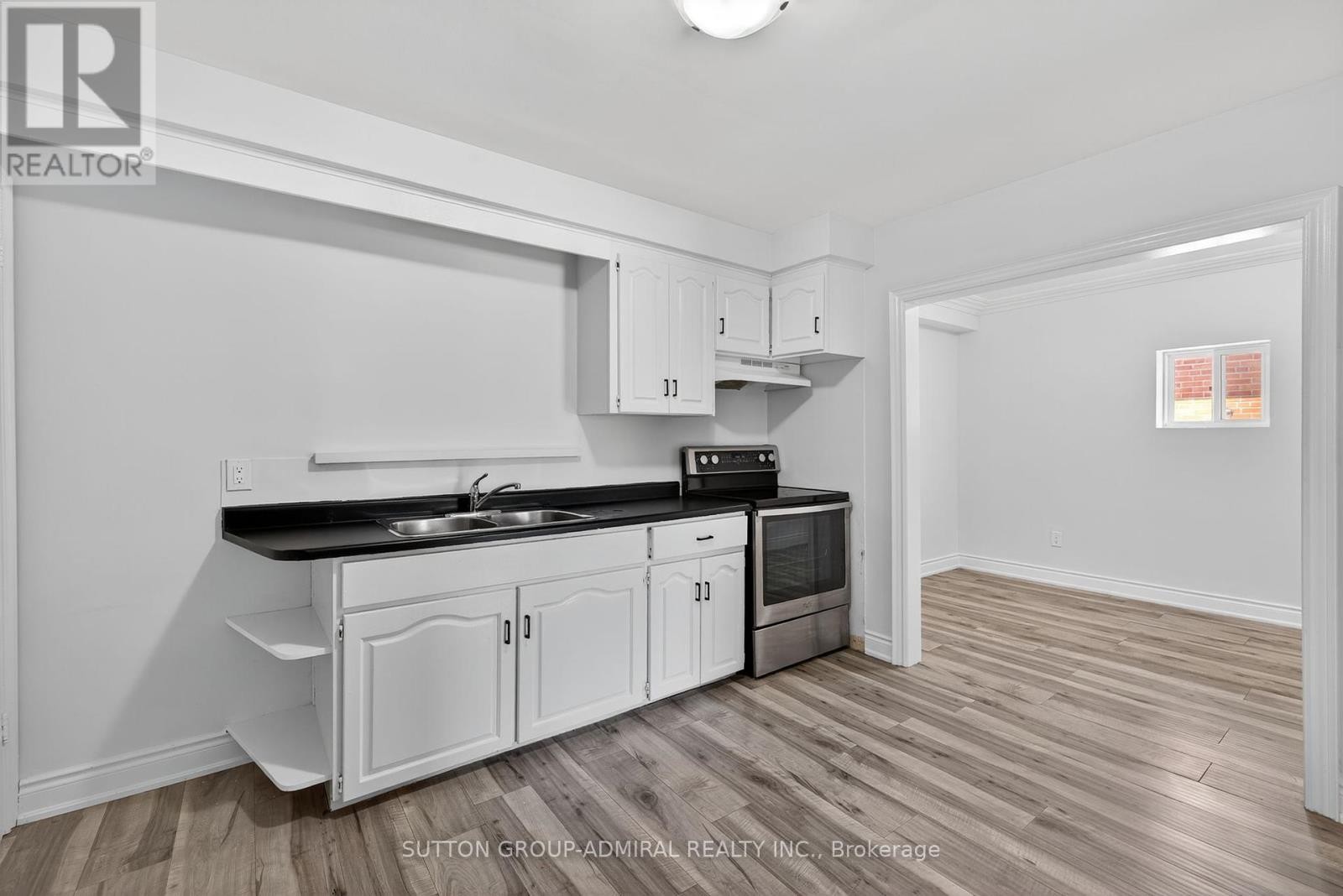 












34 KNOX AVENUE

,
Toronto (Humber Summit),




Ontario
M9L2M3

