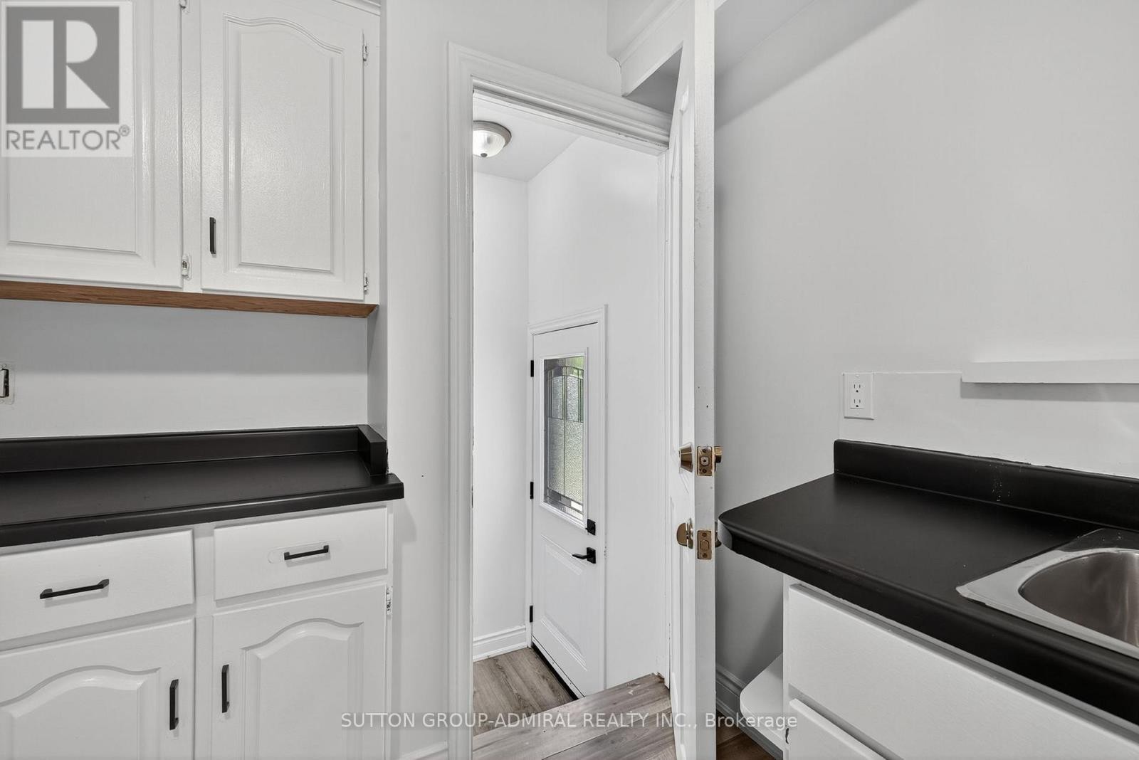












34 KNOX AVENUE

,
Toronto (Humber Summit),




Ontario
M9L2M3

