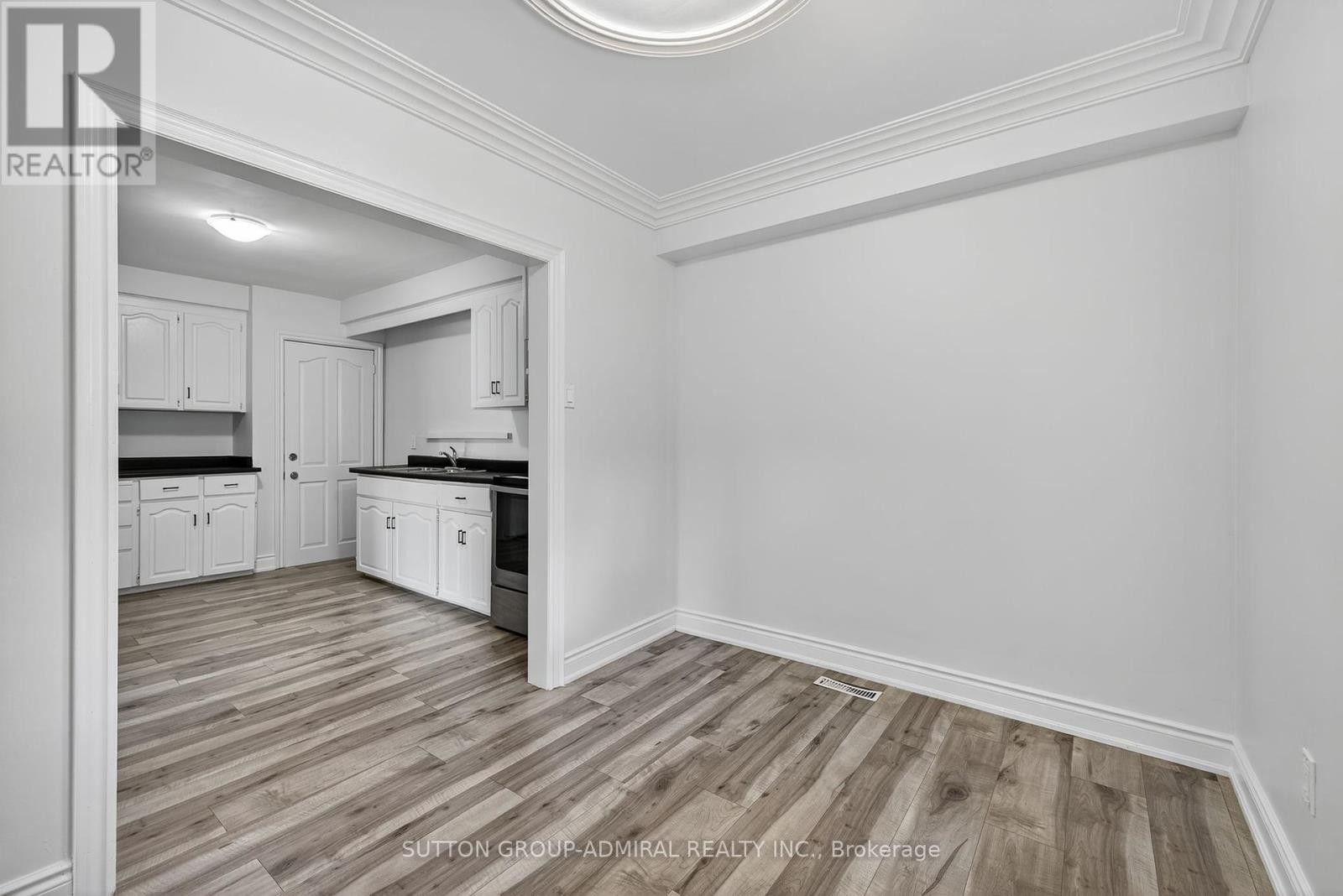 












34 KNOX AVENUE

,
Toronto (Humber Summit),




Ontario
M9L2M3

