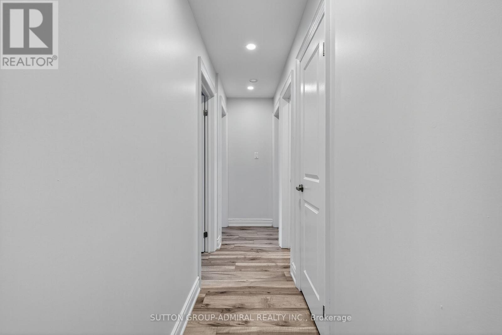 












34 KNOX AVENUE

,
Toronto (Humber Summit),




Ontario
M9L2M3

