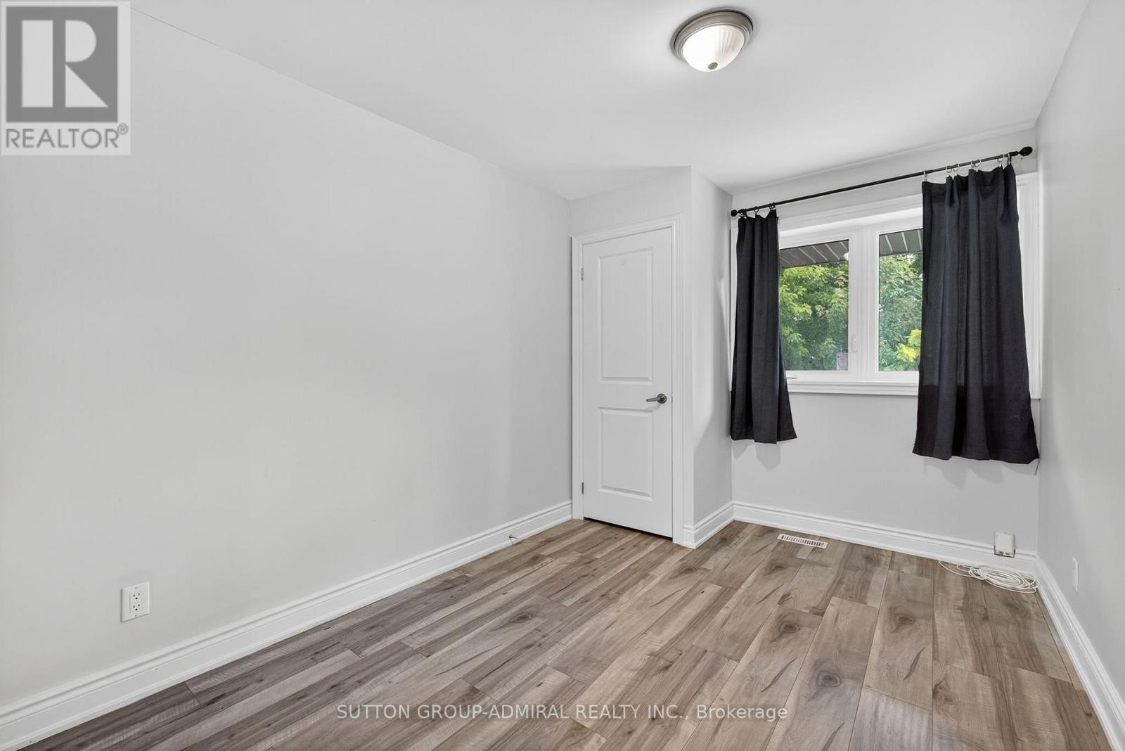 












34 KNOX AVENUE

,
Toronto (Humber Summit),




Ontario
M9L2M3

