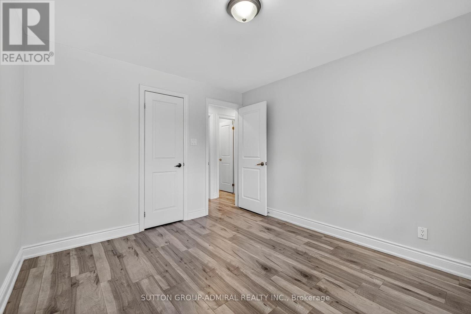 












34 KNOX AVENUE

,
Toronto (Humber Summit),




Ontario
M9L2M3

