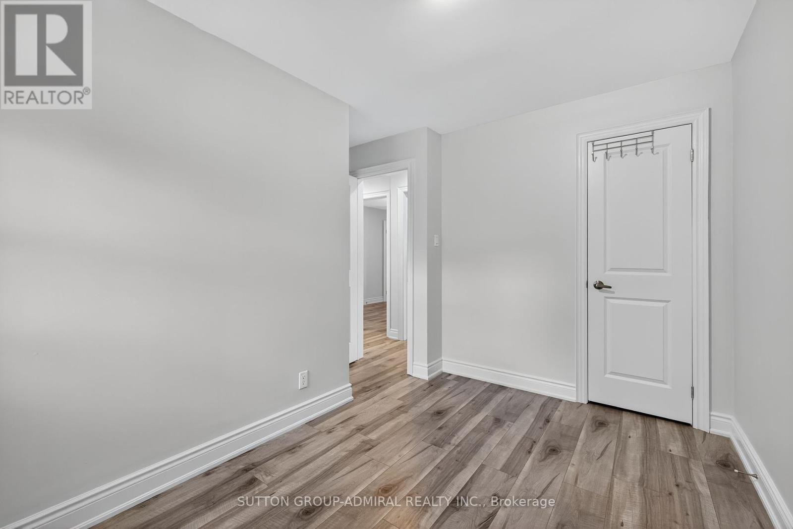 












34 KNOX AVENUE

,
Toronto (Humber Summit),




Ontario
M9L2M3

