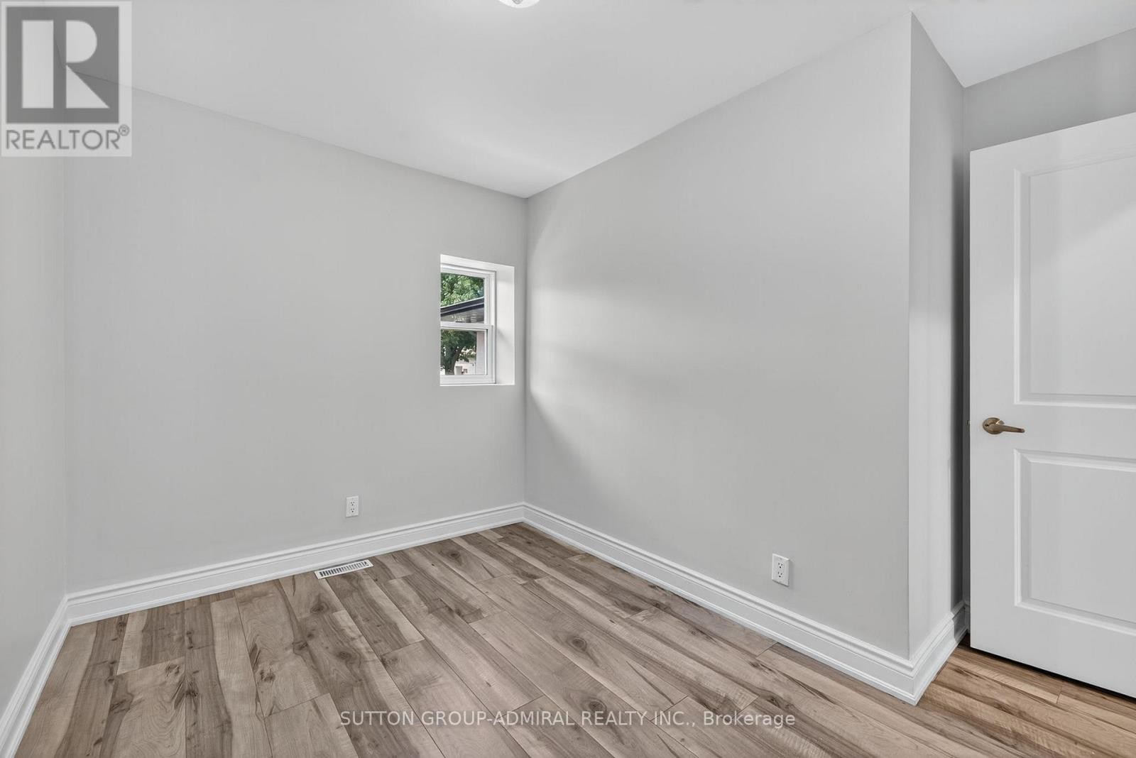 












34 KNOX AVENUE

,
Toronto (Humber Summit),




Ontario
M9L2M3

