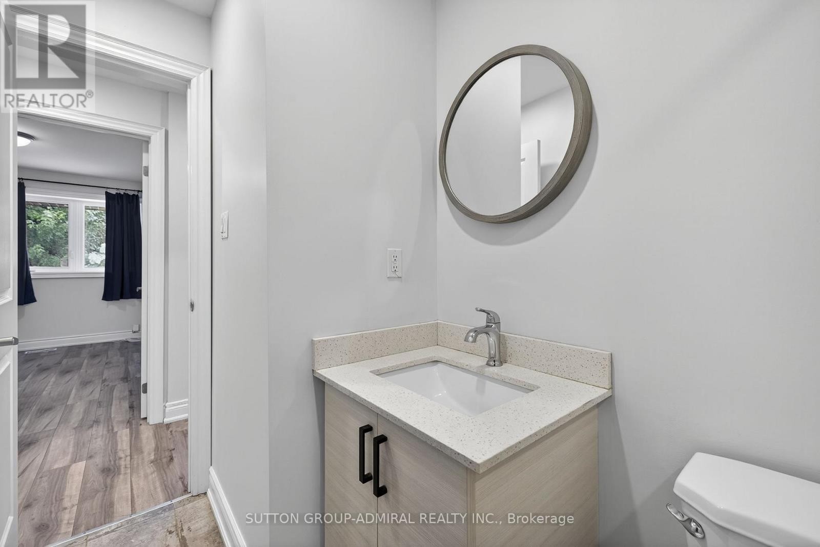 












34 KNOX AVENUE

,
Toronto (Humber Summit),




Ontario
M9L2M3

