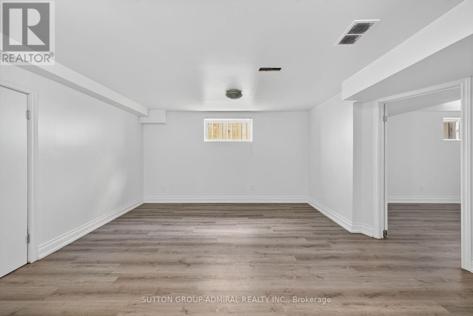 












34 KNOX AVENUE

,
Toronto (Humber Summit),




Ontario
M9L2M3

