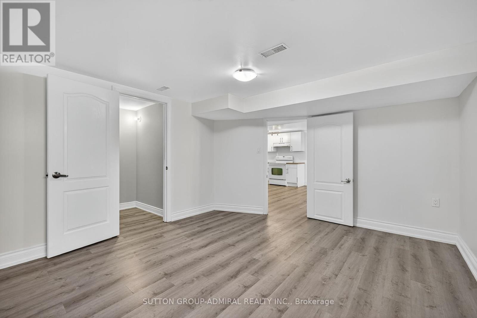 












34 KNOX AVENUE

,
Toronto (Humber Summit),




Ontario
M9L2M3

