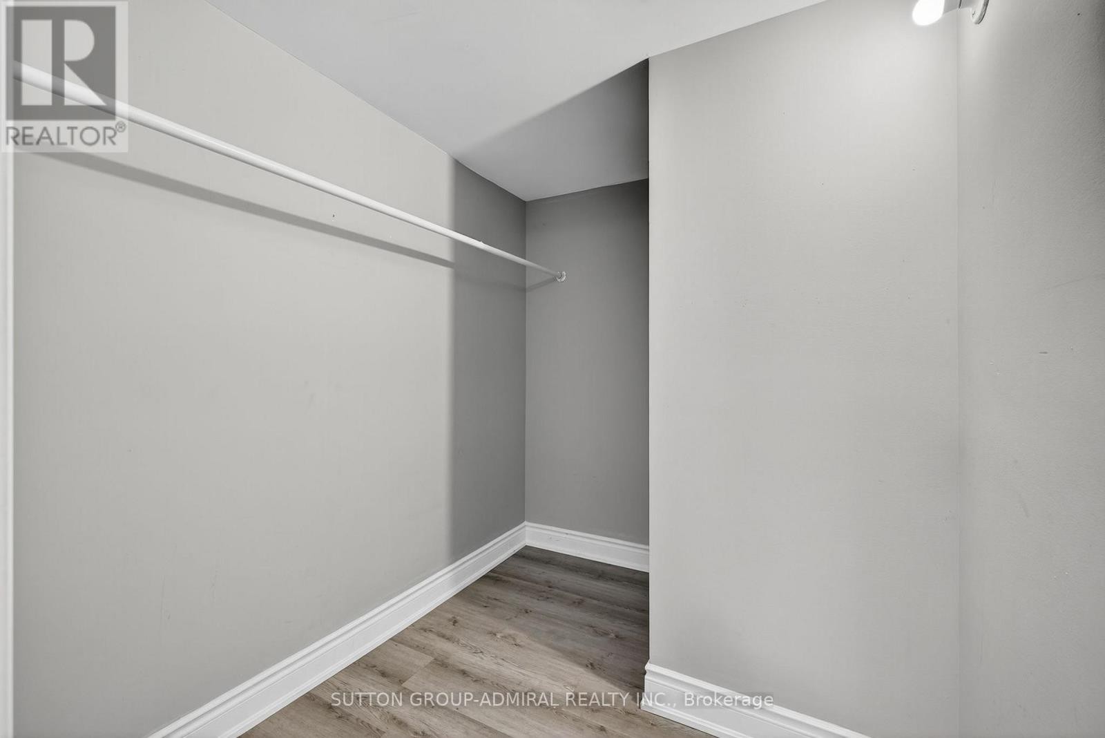 












34 KNOX AVENUE

,
Toronto (Humber Summit),




Ontario
M9L2M3

