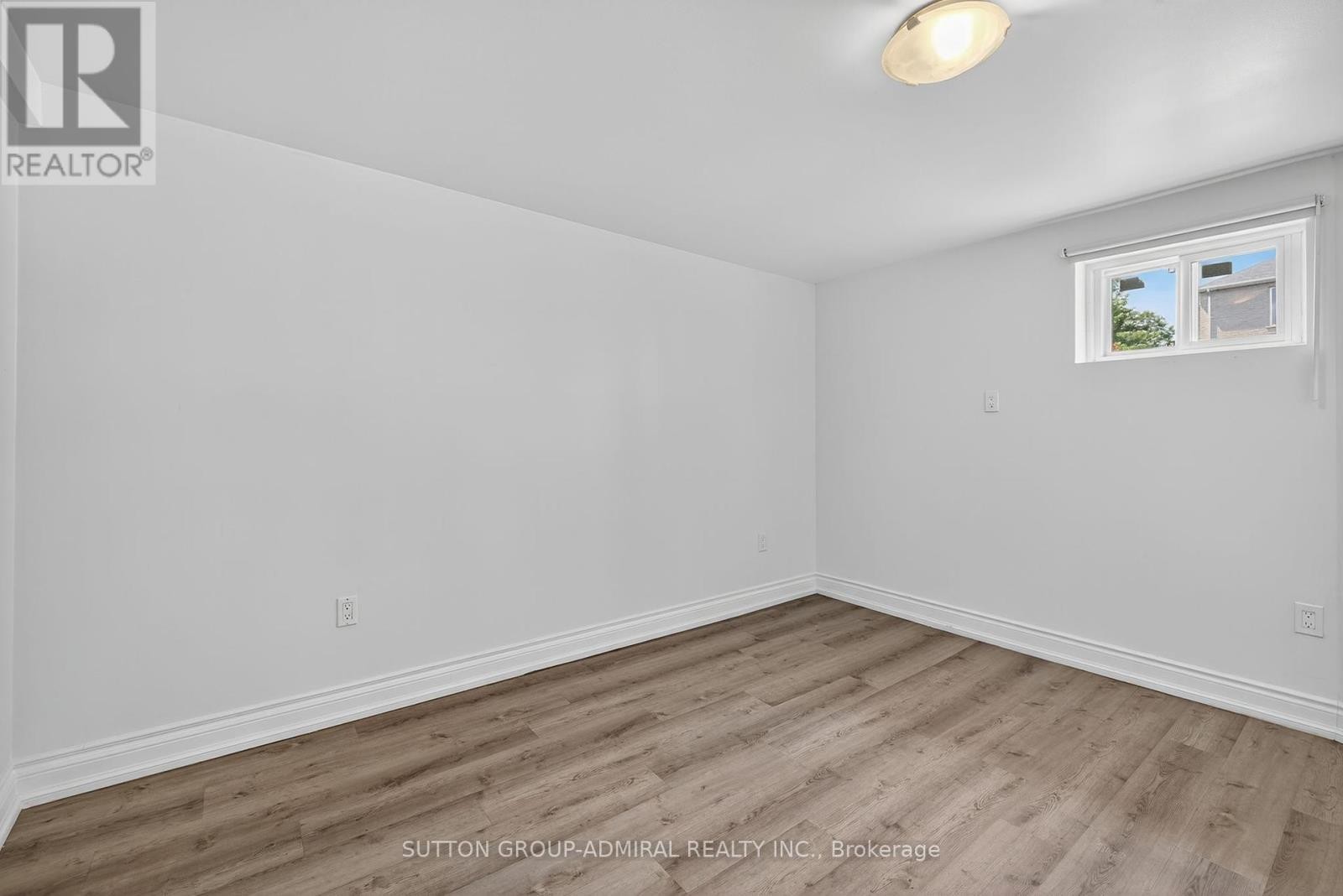 












34 KNOX AVENUE

,
Toronto (Humber Summit),




Ontario
M9L2M3

