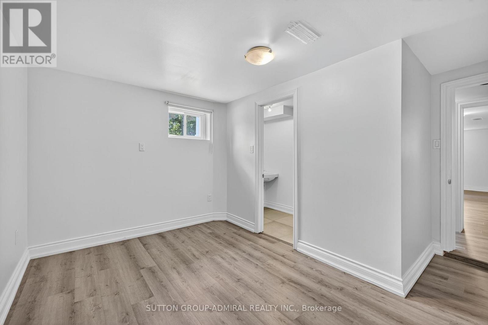 












34 KNOX AVENUE

,
Toronto (Humber Summit),




Ontario
M9L2M3

