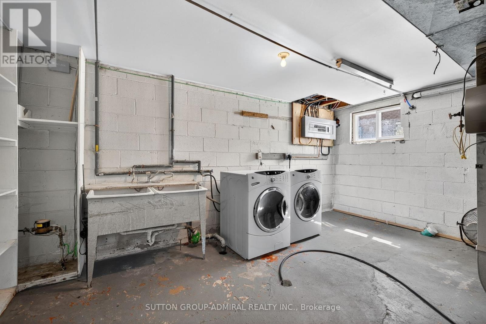 












34 KNOX AVENUE

,
Toronto (Humber Summit),




Ontario
M9L2M3

