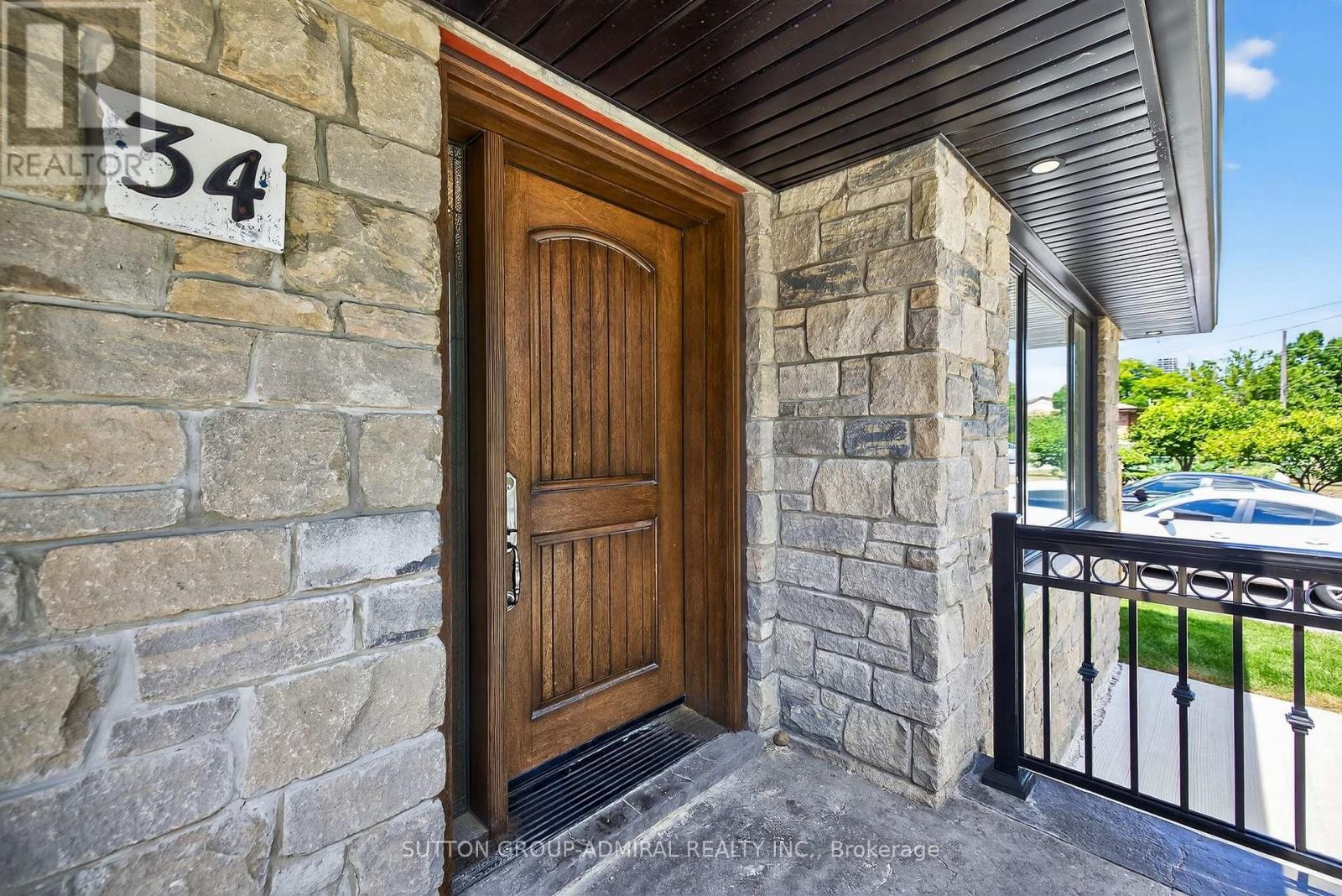 












34 KNOX AVENUE

,
Toronto (Humber Summit),




Ontario
M9L2M3

