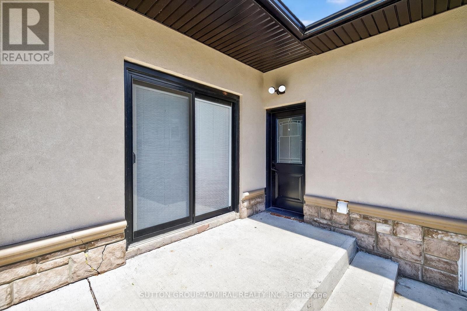 












34 KNOX AVENUE

,
Toronto (Humber Summit),




Ontario
M9L2M3


