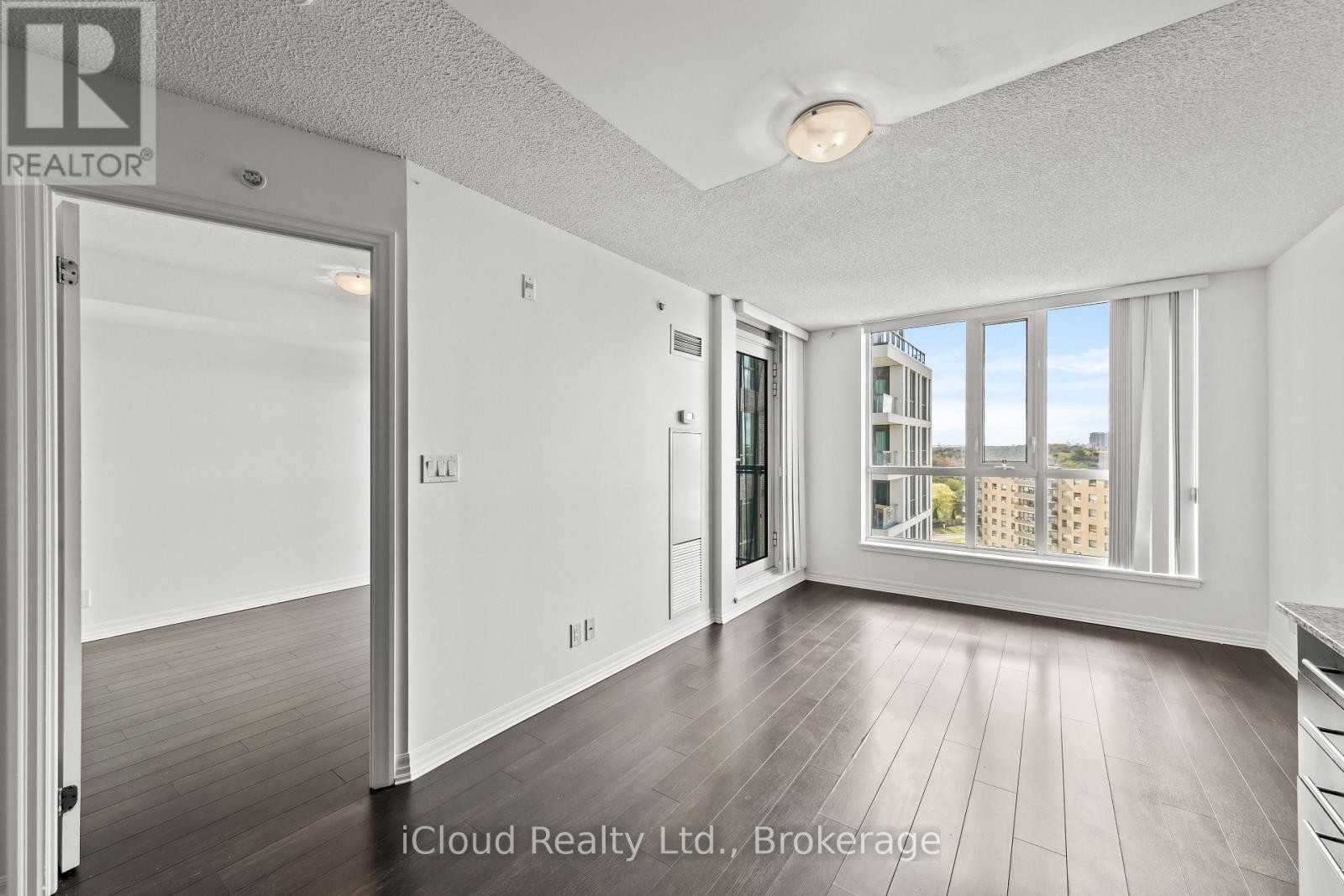 












1002 - 80 ESTHER LORRIE DRIVE

,
Toronto (West Humber-Clairville),




Ontario
M9W0C6

