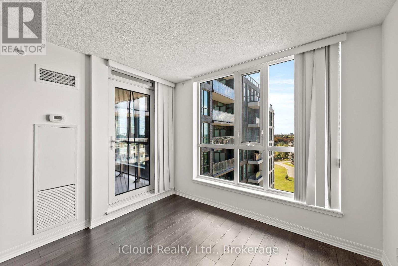 












1002 - 80 ESTHER LORRIE DRIVE

,
Toronto (West Humber-Clairville),




Ontario
M9W0C6

