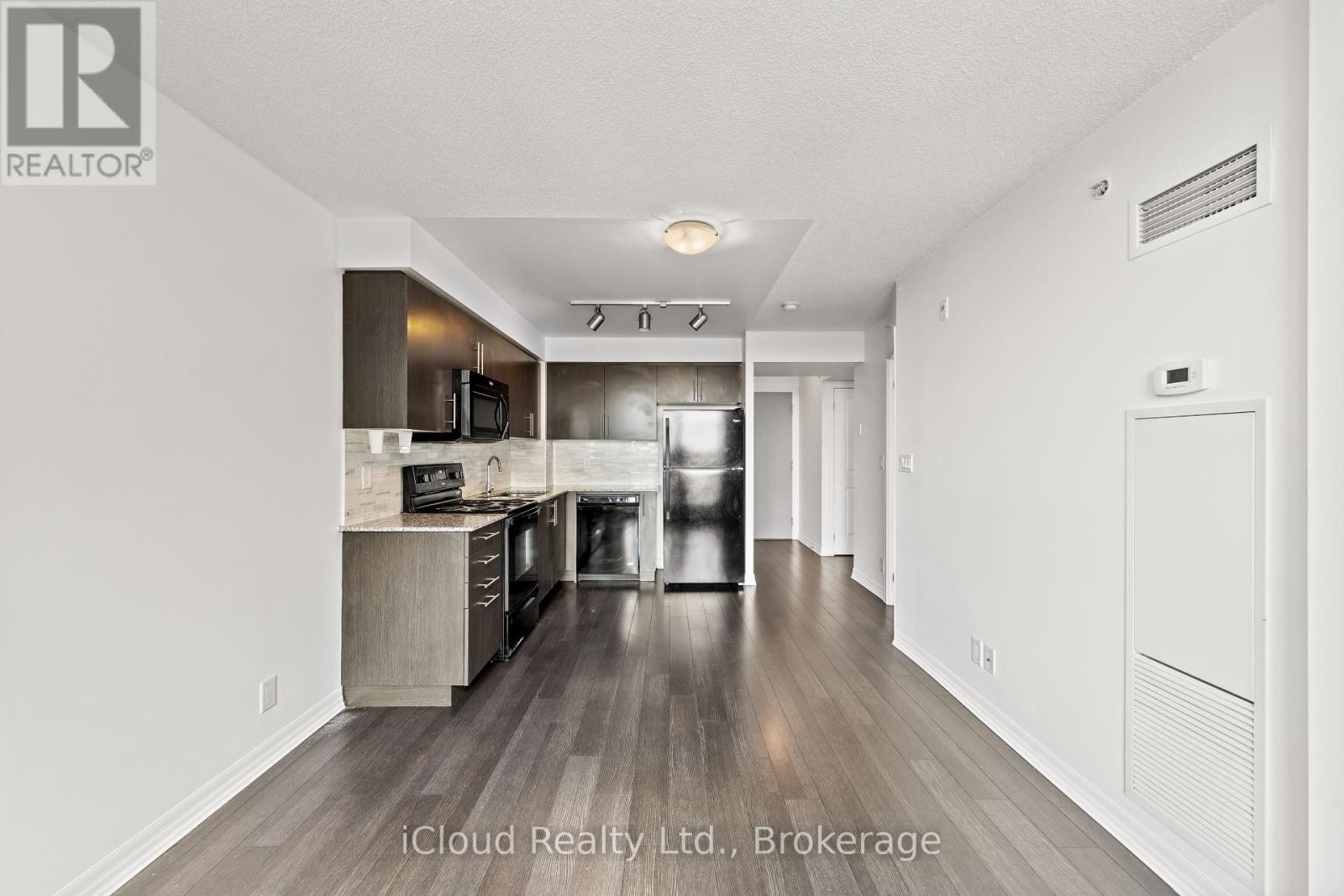 












1002 - 80 ESTHER LORRIE DRIVE

,
Toronto (West Humber-Clairville),




Ontario
M9W0C6

