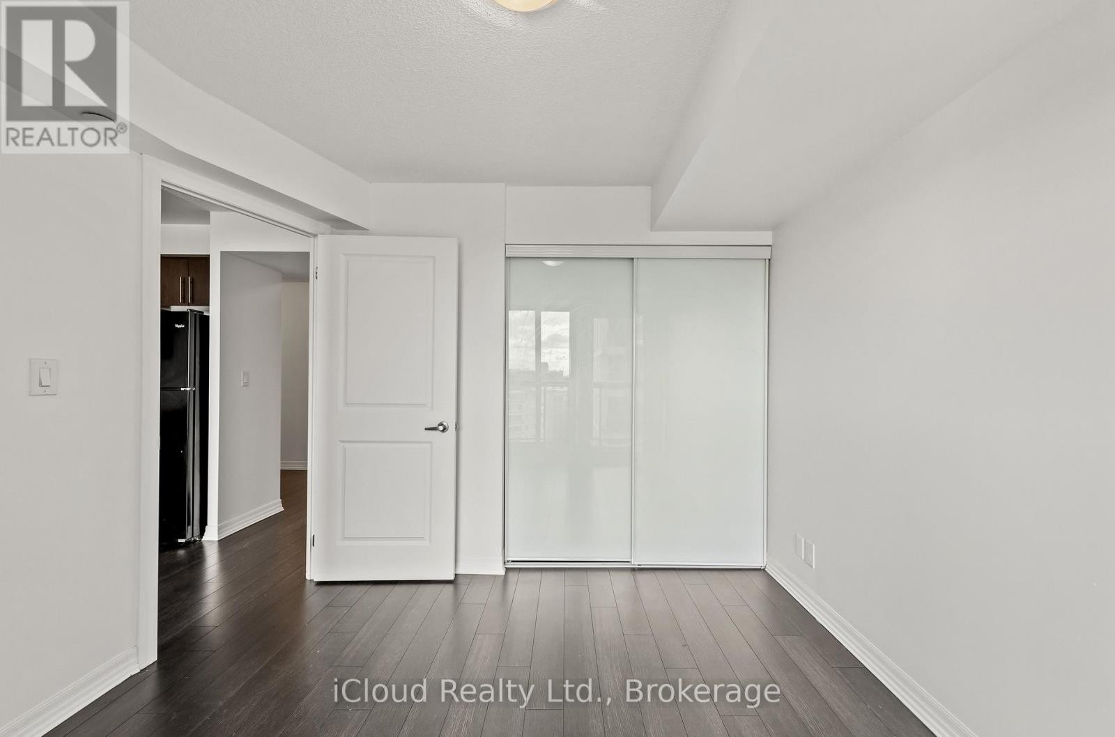 












1002 - 80 ESTHER LORRIE DRIVE

,
Toronto (West Humber-Clairville),




Ontario
M9W0C6

