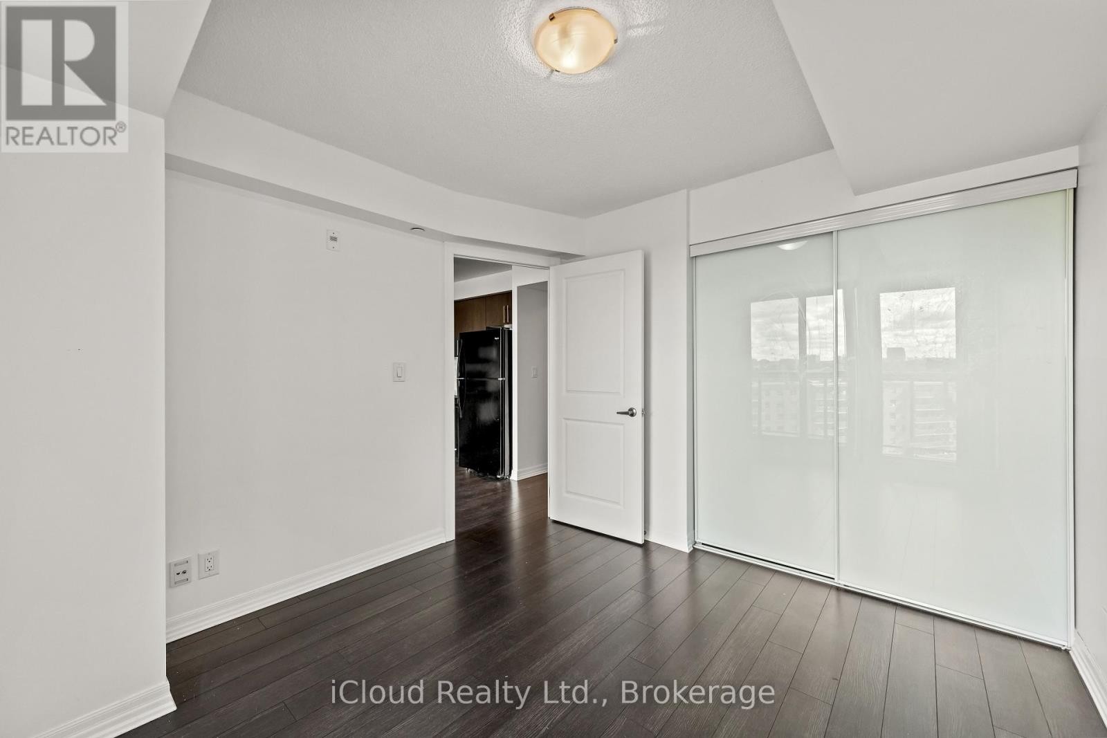 












1002 - 80 ESTHER LORRIE DRIVE

,
Toronto (West Humber-Clairville),




Ontario
M9W0C6


