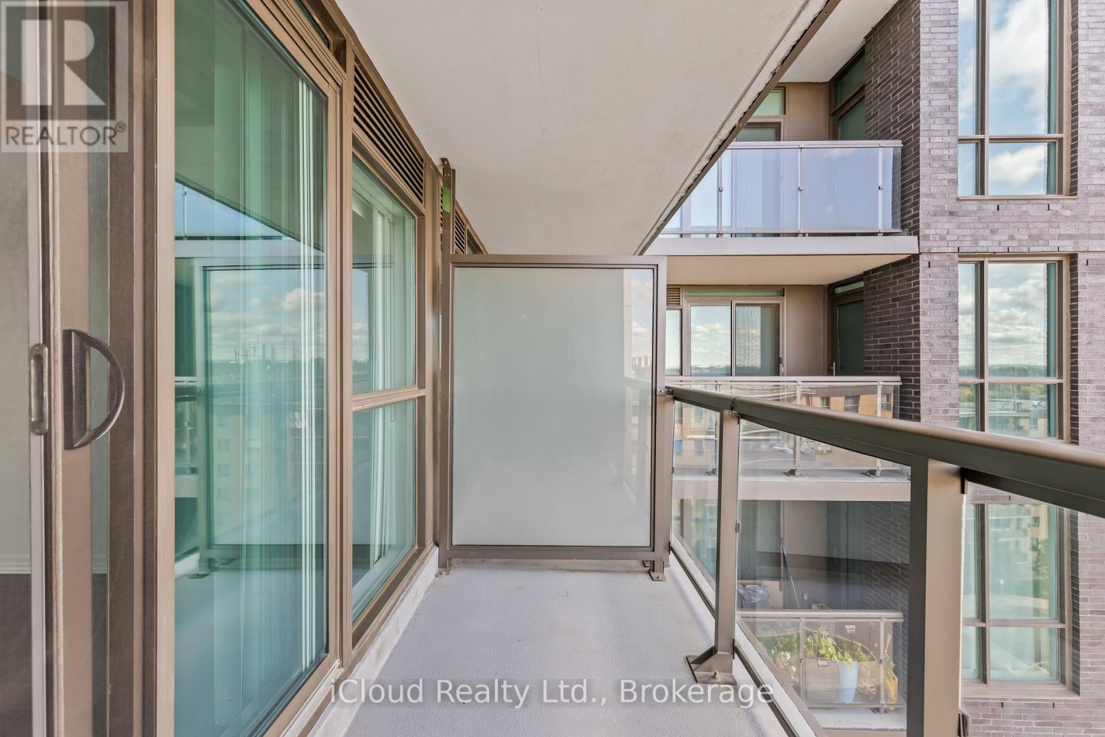 












1002 - 80 ESTHER LORRIE DRIVE

,
Toronto (West Humber-Clairville),




Ontario
M9W0C6

