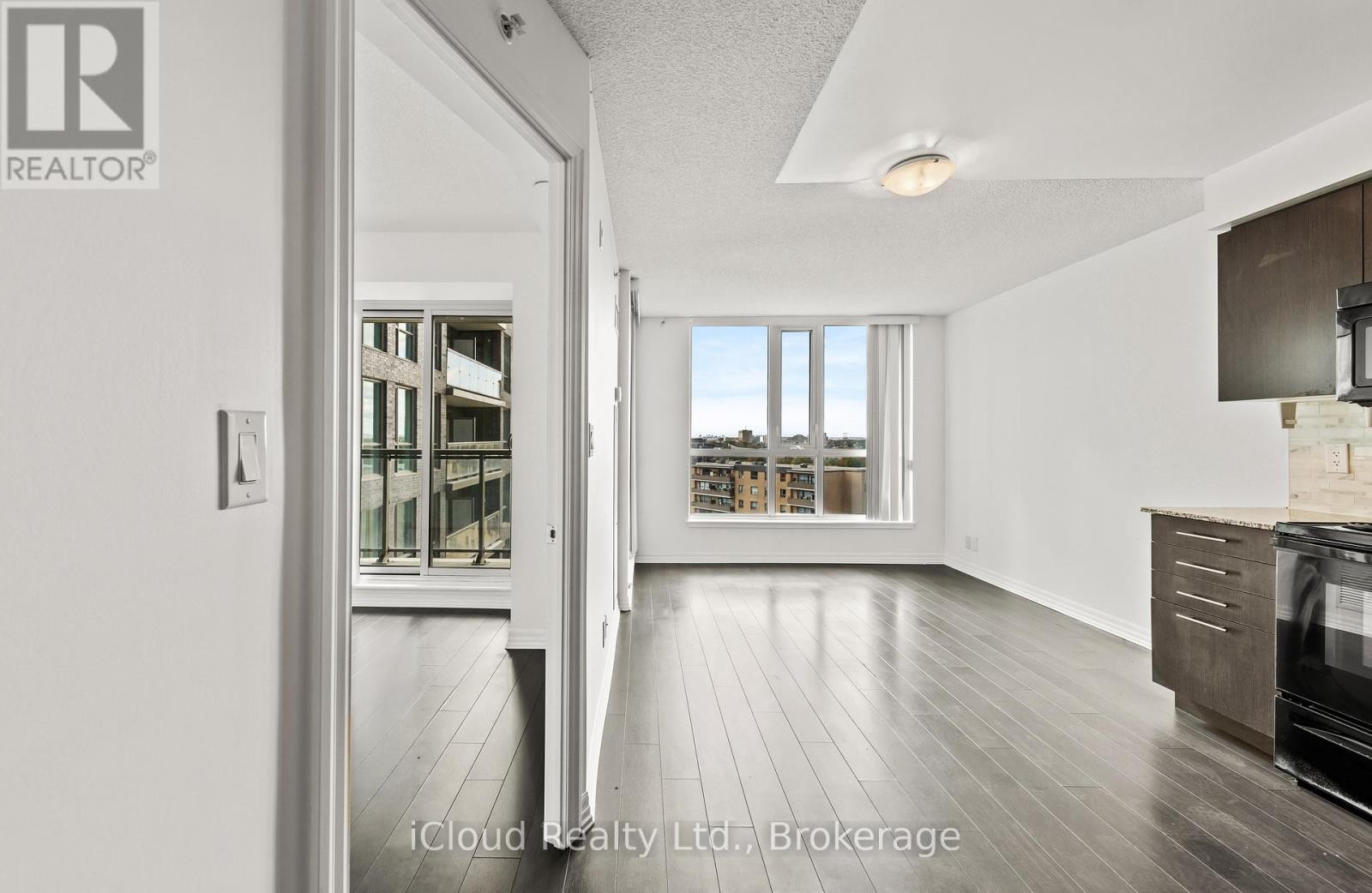 












1002 - 80 ESTHER LORRIE DRIVE

,
Toronto (West Humber-Clairville),




Ontario
M9W0C6

