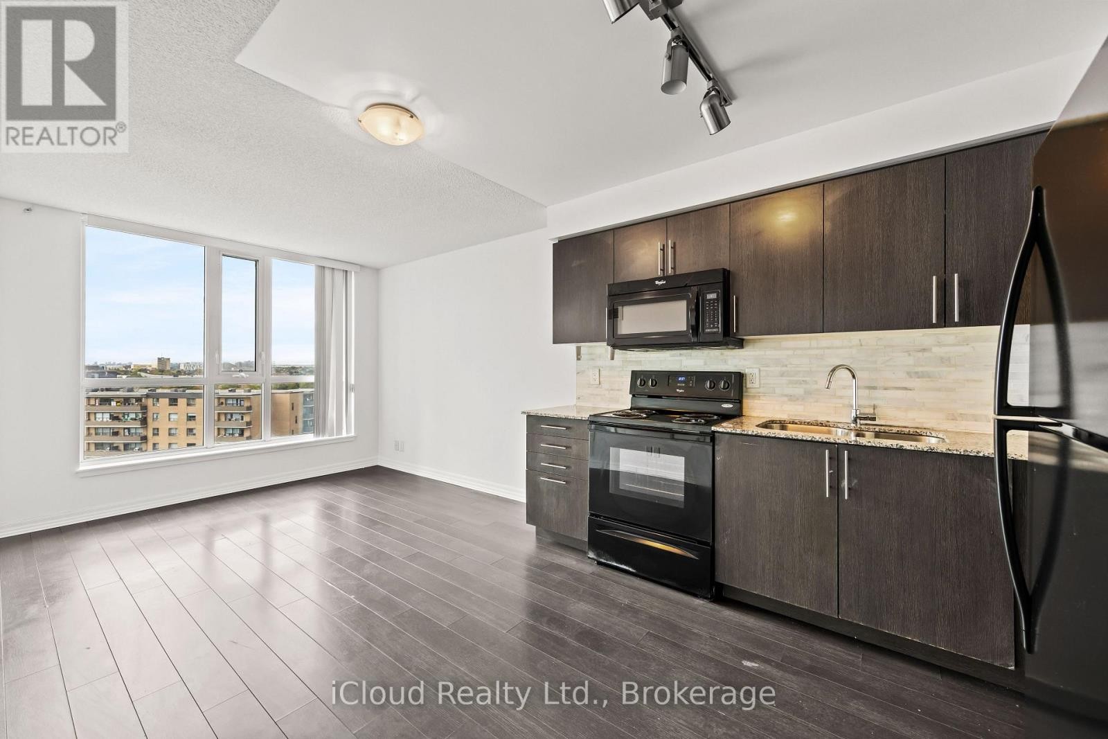 












1002 - 80 ESTHER LORRIE DRIVE

,
Toronto (West Humber-Clairville),




Ontario
M9W0C6

