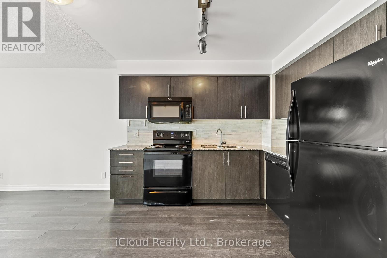 












1002 - 80 ESTHER LORRIE DRIVE

,
Toronto (West Humber-Clairville),




Ontario
M9W0C6

