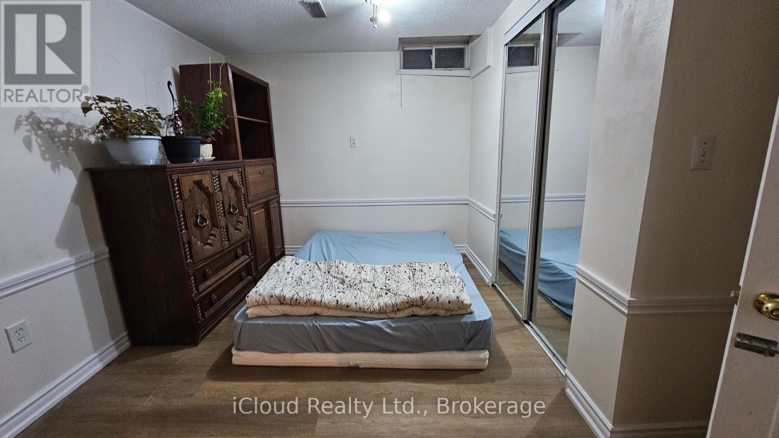 












BSMNT - 71 GRASSINGTON CRESCENT

,
Brampton (Northgate),




Ontario
L6S1Z5

