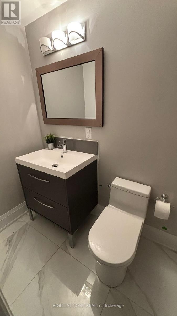 












1 - 294 SOUTH KINGSWAY ROAD

,
Toronto (High Park-Swansea),




Ontario
M6S3T9

